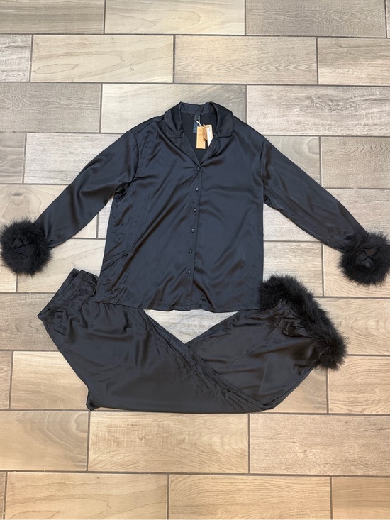 SKIMS Other - SKIMS Silk Feather Trim Pajama Set Onyx Black Mismatch Size XS/L